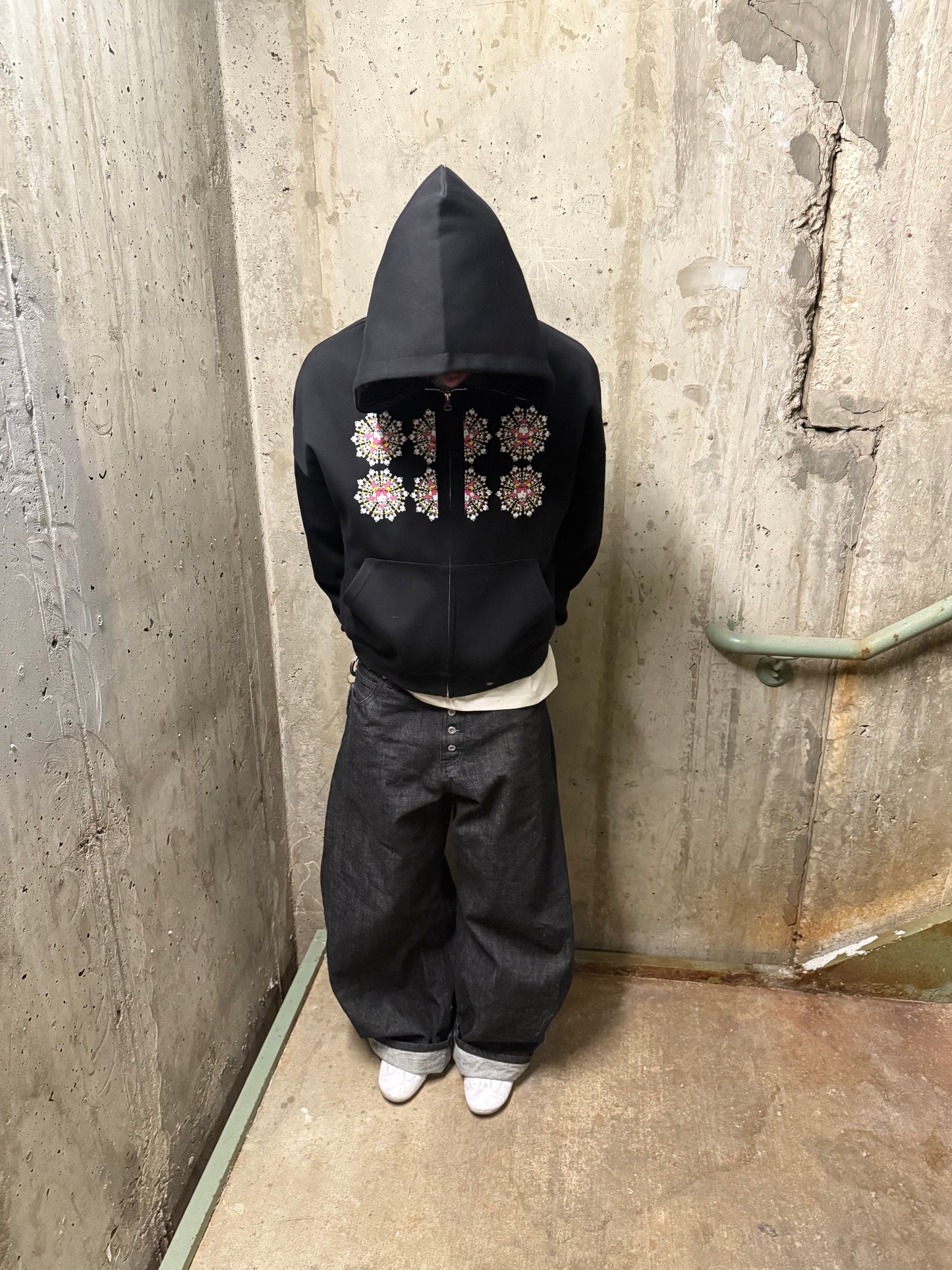 INTERNATIONAL BLACK ZIPUP